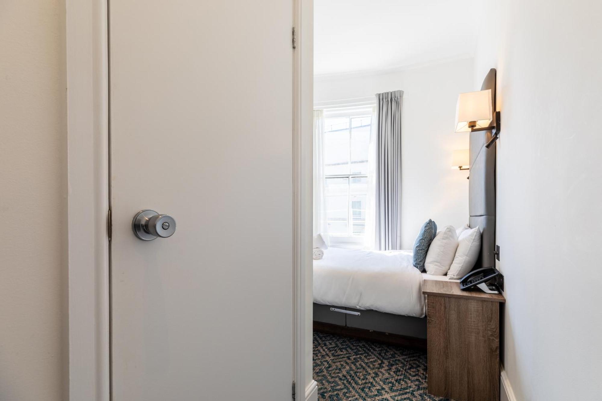 The Chapter Hotels - The J Hyde Park Лондон Екстериор снимка